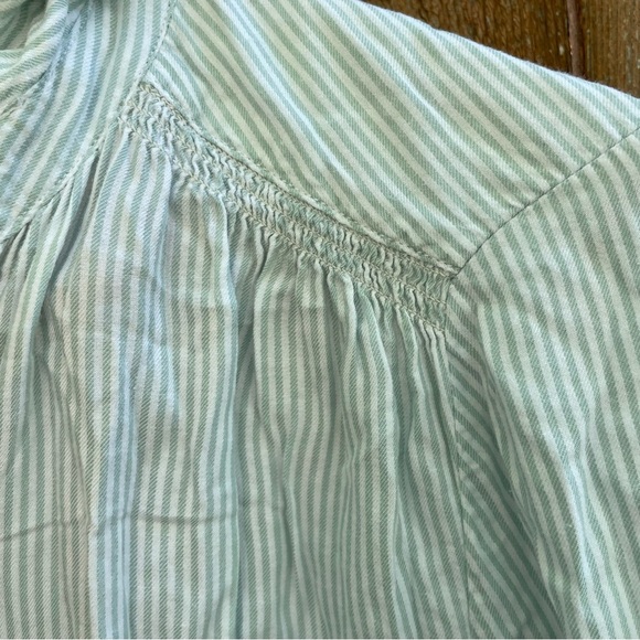 Beachlunchlounge Women’s Blue White Stripe Smocked Button Down Shirt Small - Picture 4 of 13